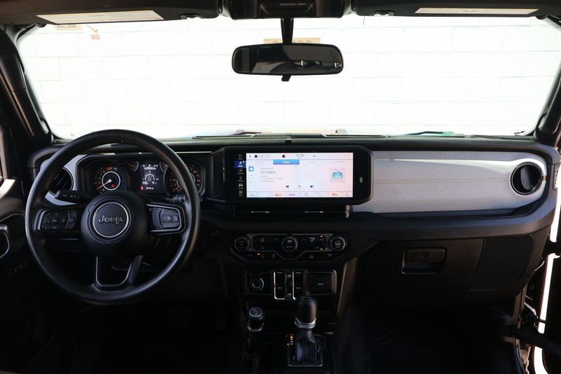 Jeep Wrangler Vehicle Full-screen Gallery Image 21