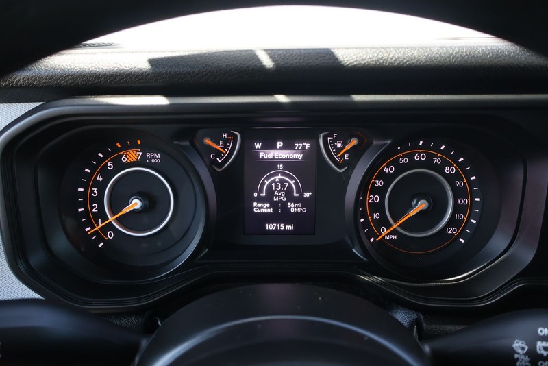 Jeep Wrangler Vehicle Full-screen Gallery Image 22