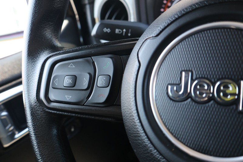 Jeep Wrangler Vehicle Full-screen Gallery Image 24