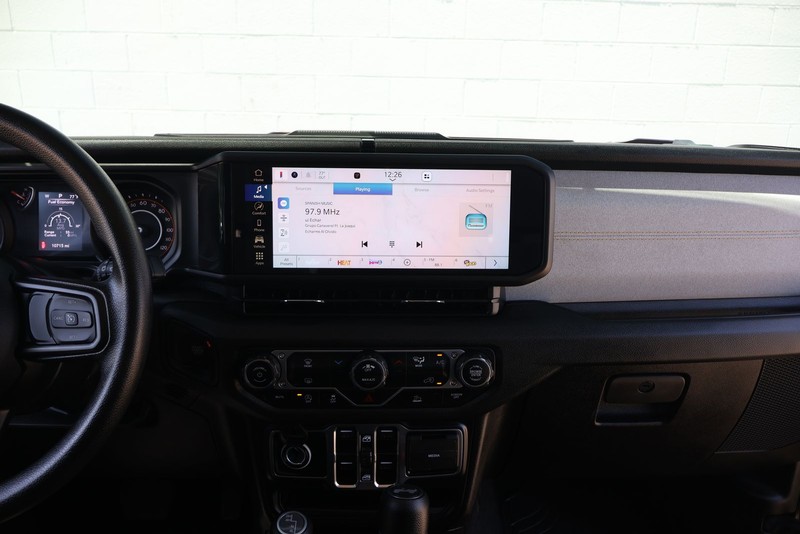 Jeep Wrangler Vehicle Full-screen Gallery Image 26