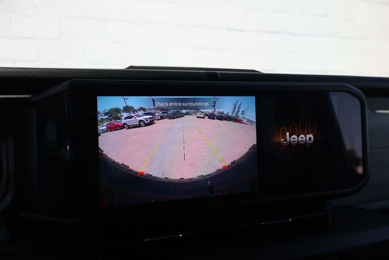 Jeep Wrangler Vehicle Full-screen Gallery Image 28