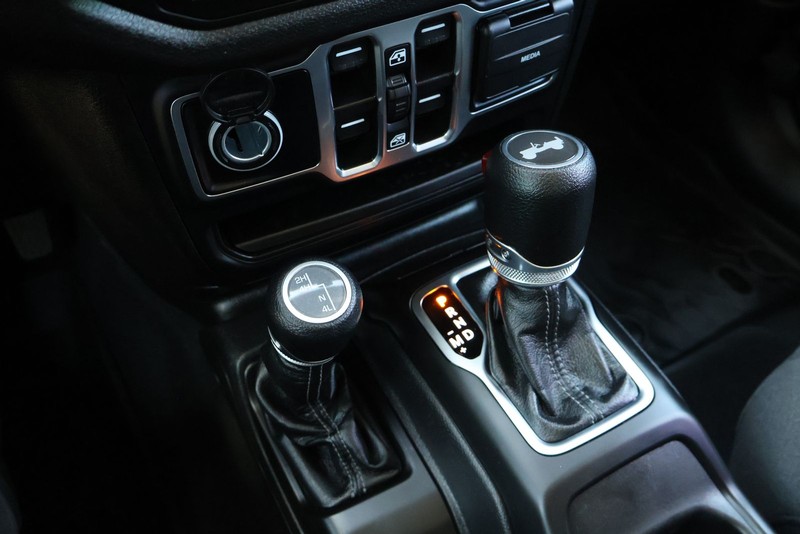 Jeep Wrangler Vehicle Full-screen Gallery Image 29