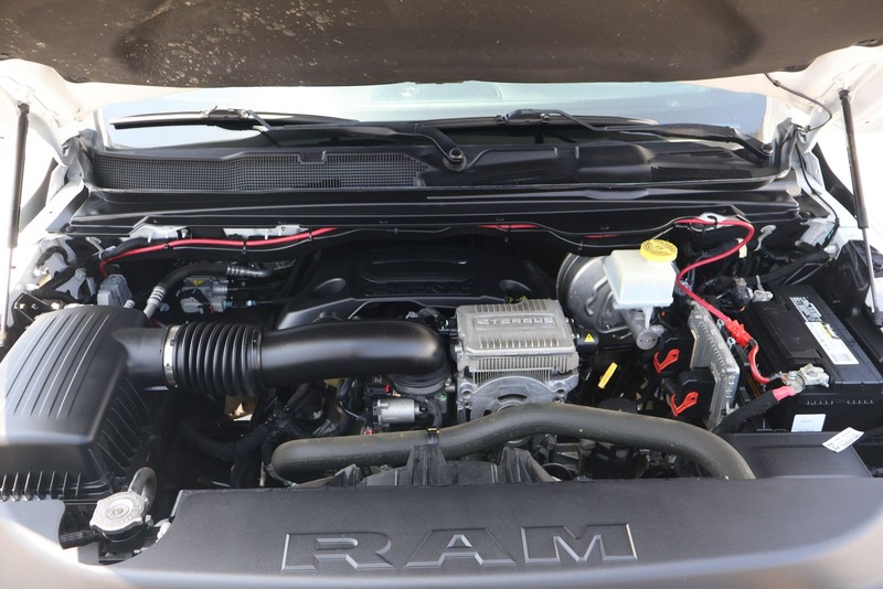 Ram 1500 Vehicle Full-screen Gallery Image 12