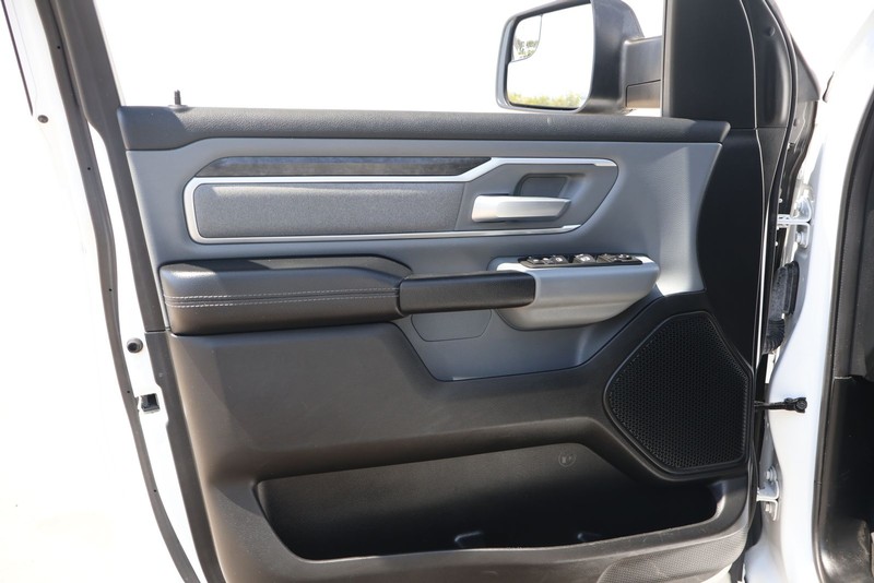 Ram 1500 Vehicle Full-screen Gallery Image 14