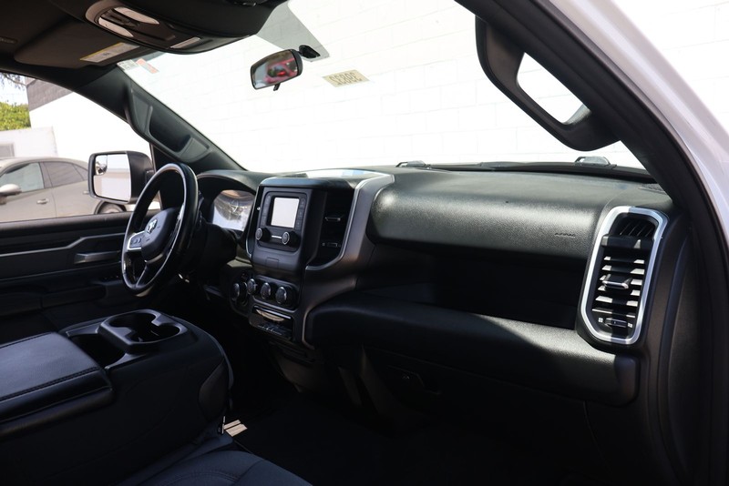 Ram 1500 Vehicle Full-screen Gallery Image 18