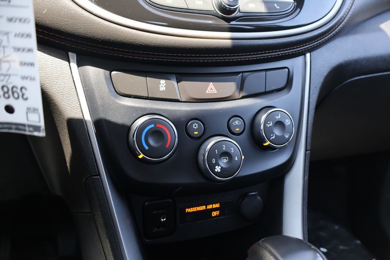 Chevrolet Trax Vehicle Full-screen Gallery Image 28
