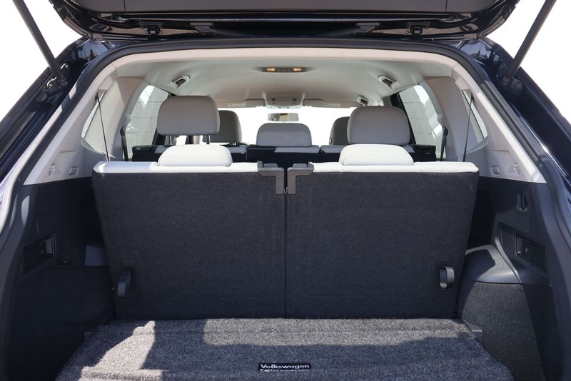Volkswagen Tiguan Vehicle Full-screen Gallery Image 08