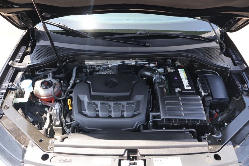 Volkswagen Tiguan Vehicle Full-screen Gallery Image 12