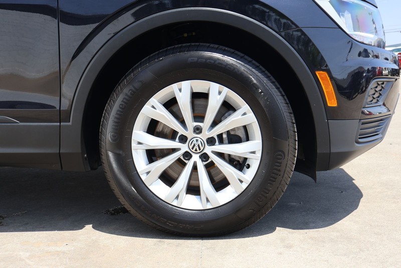 Volkswagen Tiguan Vehicle Full-screen Gallery Image 13