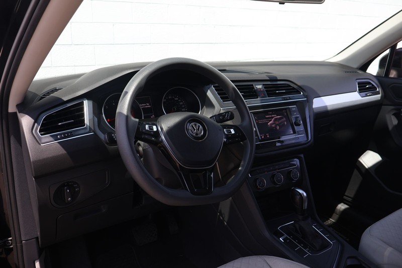 Volkswagen Tiguan Vehicle Full-screen Gallery Image 15