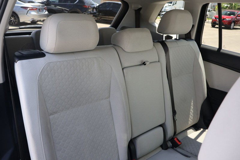 Volkswagen Tiguan Vehicle Full-screen Gallery Image 20