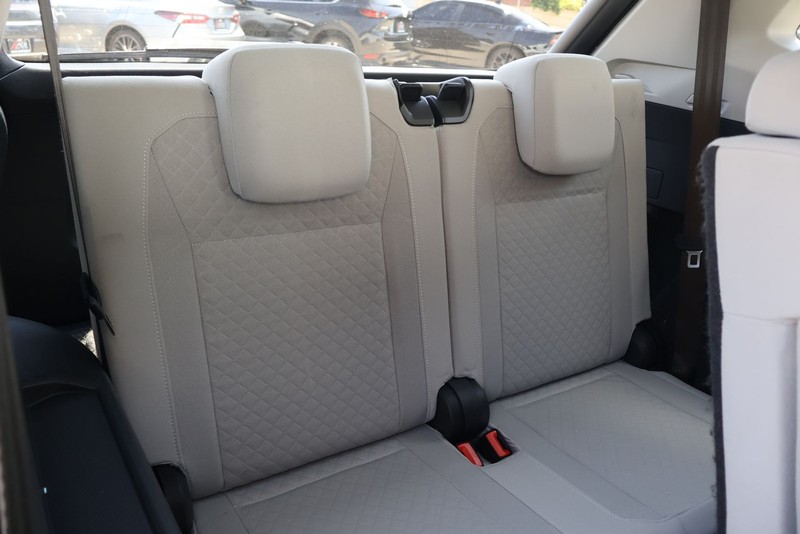 Volkswagen Tiguan Vehicle Full-screen Gallery Image 21