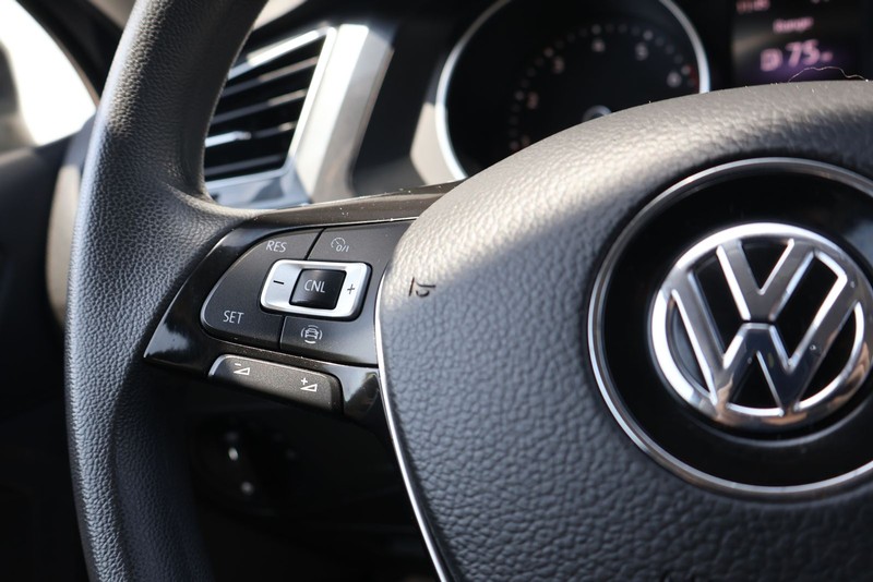Volkswagen Tiguan Vehicle Full-screen Gallery Image 25