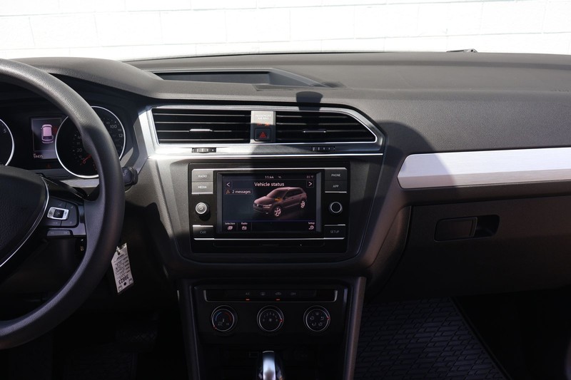 Volkswagen Tiguan Vehicle Full-screen Gallery Image 27