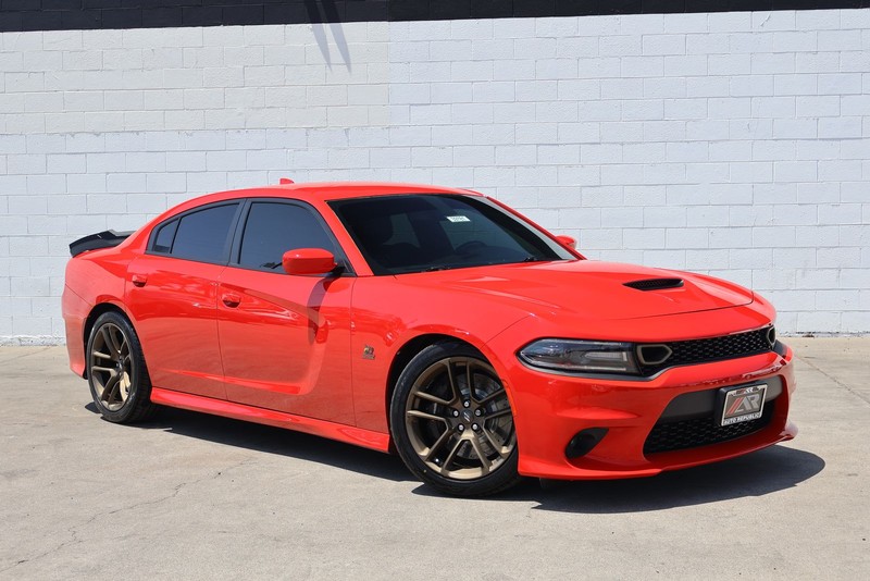 Dodge Charger Vehicle Full-screen Gallery Image 01