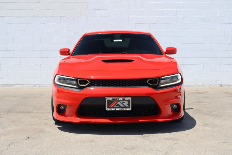 Dodge Charger Vehicle Full-screen Gallery Image 02