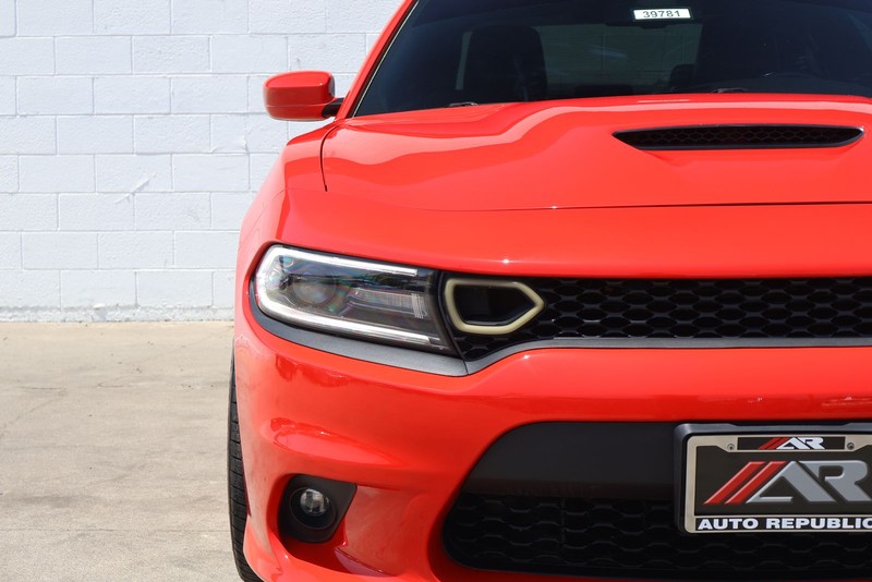 Dodge Charger Vehicle Full-screen Gallery Image 03