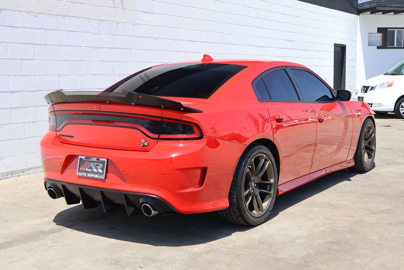 Dodge Charger Vehicle Full-screen Gallery Image 05