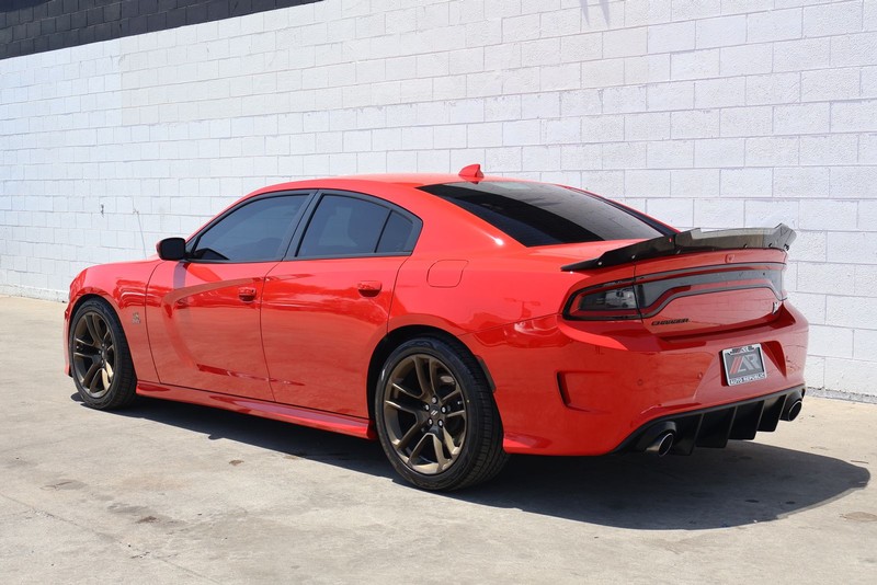 Dodge Charger Vehicle Full-screen Gallery Image 09