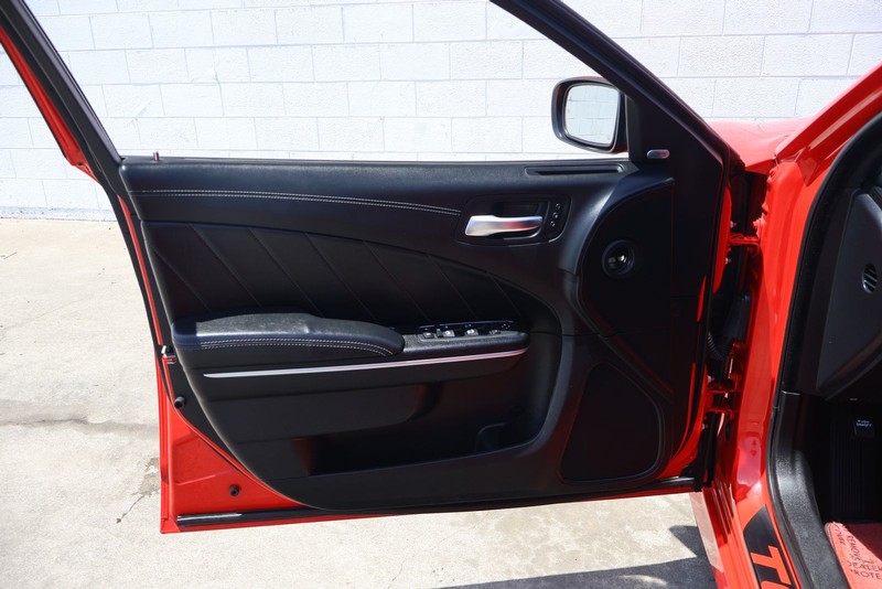Dodge Charger Vehicle Full-screen Gallery Image 14