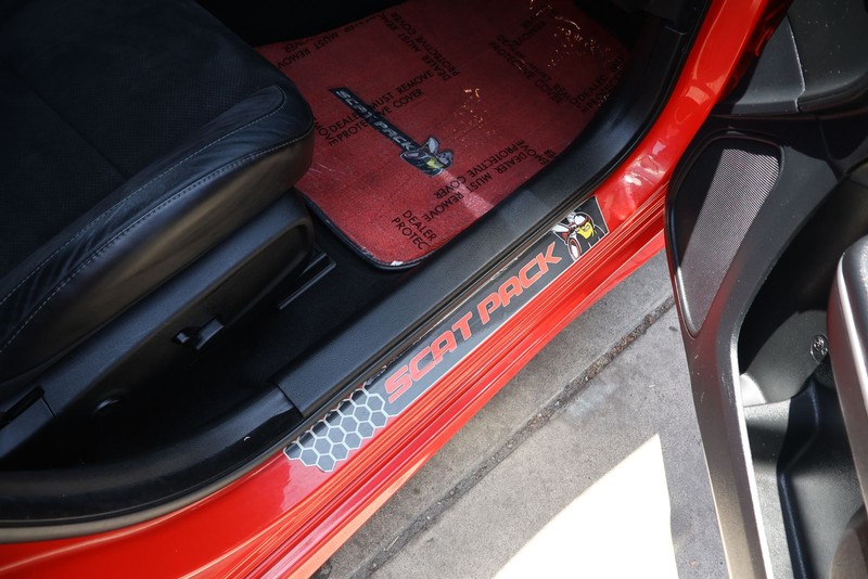 Dodge Charger Vehicle Full-screen Gallery Image 15