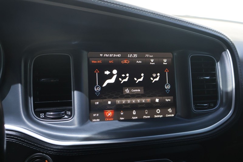 Dodge Charger Vehicle Full-screen Gallery Image 28