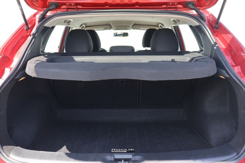 Nissan Rogue Sport Vehicle Full-screen Gallery Image 08