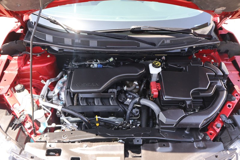 Nissan Rogue Sport Vehicle Full-screen Gallery Image 12