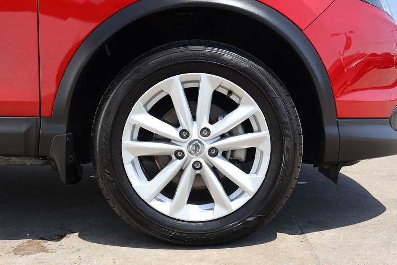 Nissan Rogue Sport Vehicle Full-screen Gallery Image 13