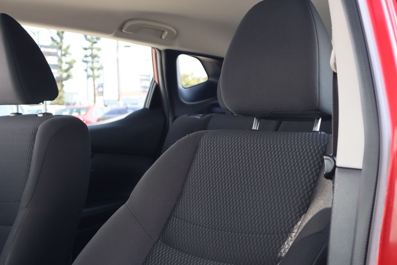 Nissan Rogue Sport Vehicle Full-screen Gallery Image 17