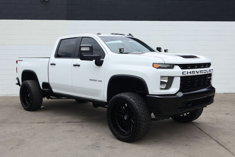 Chevrolet Silverado 2500HD Vehicle Full-screen Gallery Image 02