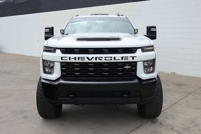 Chevrolet Silverado 2500HD Vehicle Full-screen Gallery Image 03
