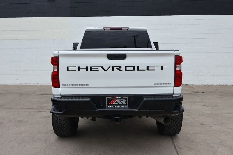 Chevrolet Silverado 2500HD Vehicle Full-screen Gallery Image 06