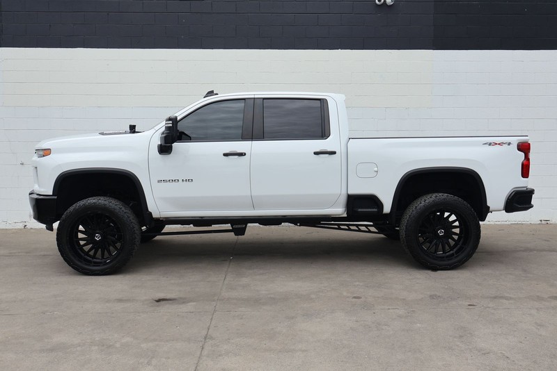 Chevrolet Silverado 2500HD Vehicle Full-screen Gallery Image 12