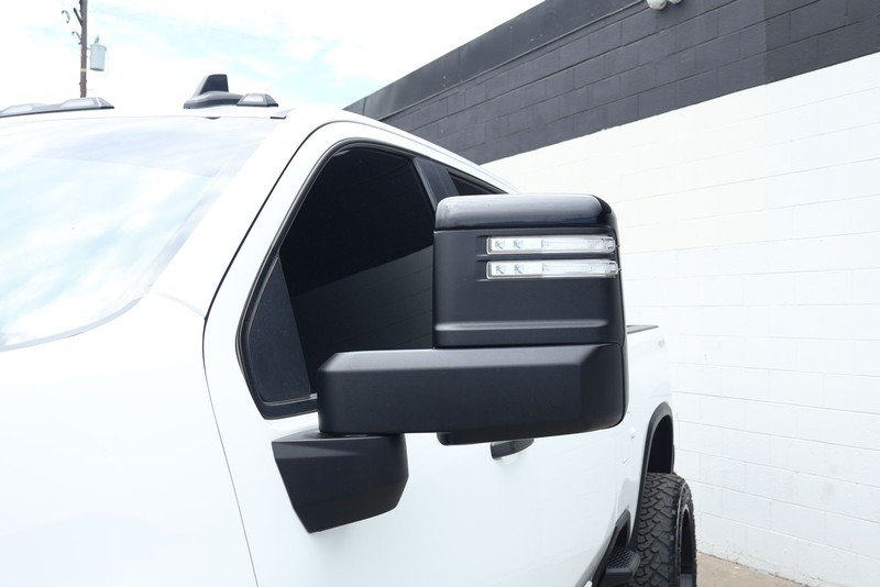 Chevrolet Silverado 2500HD Vehicle Full-screen Gallery Image 15