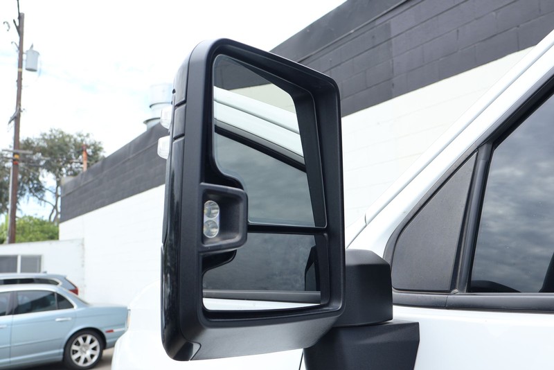 Chevrolet Silverado 2500HD Vehicle Full-screen Gallery Image 16