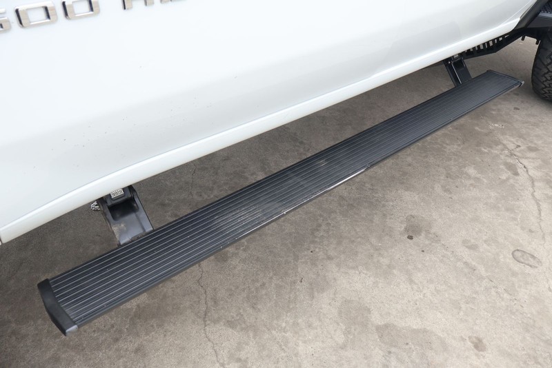 Chevrolet Silverado 2500HD Vehicle Full-screen Gallery Image 18
