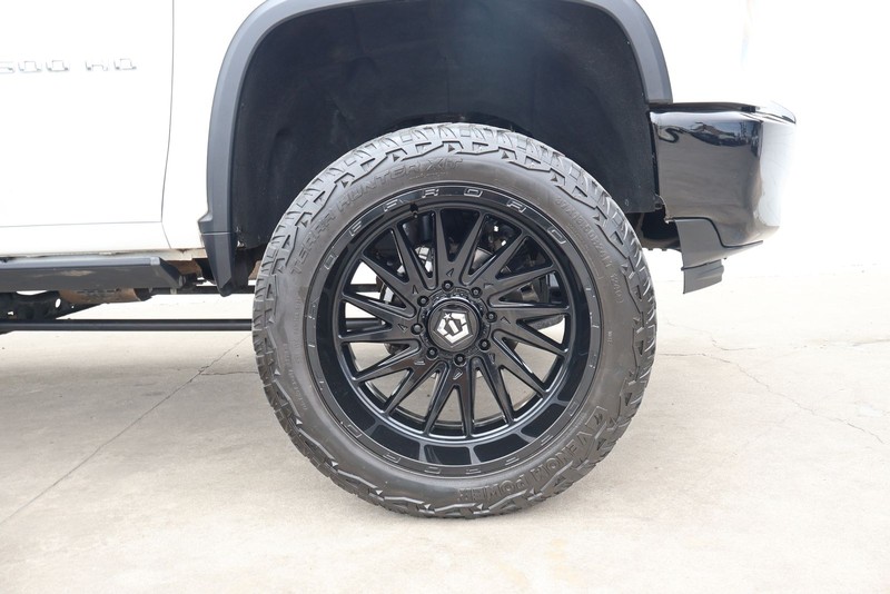 Chevrolet Silverado 2500HD Vehicle Full-screen Gallery Image 21