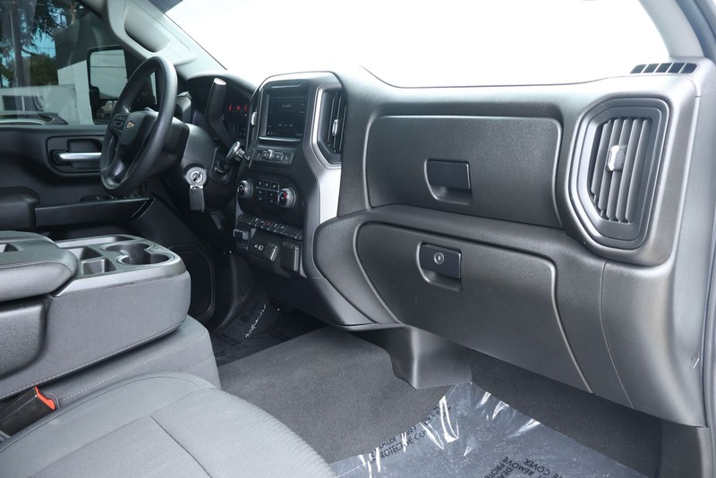 Chevrolet Silverado 2500HD Vehicle Full-screen Gallery Image 27