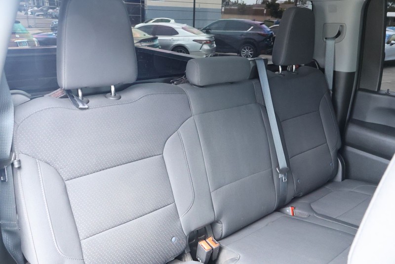 Chevrolet Silverado 2500HD Vehicle Full-screen Gallery Image 29