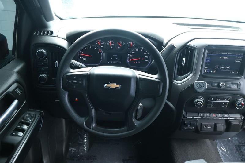 Chevrolet Silverado 2500HD Vehicle Full-screen Gallery Image 33