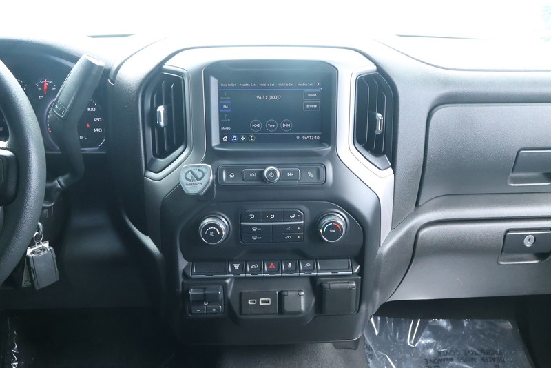 Chevrolet Silverado 2500HD Vehicle Full-screen Gallery Image 34