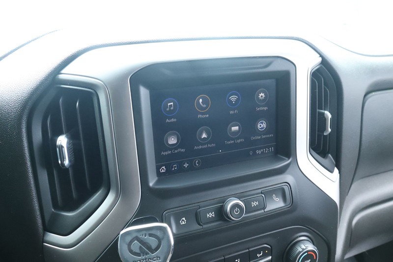 Chevrolet Silverado 2500HD Vehicle Full-screen Gallery Image 35