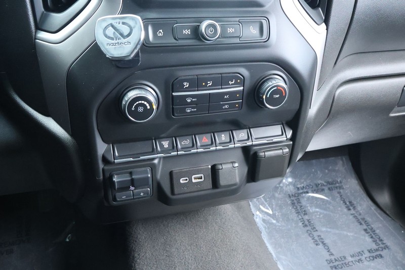 Chevrolet Silverado 2500HD Vehicle Full-screen Gallery Image 37