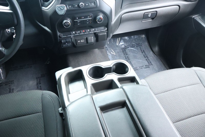 Chevrolet Silverado 2500HD Vehicle Full-screen Gallery Image 38