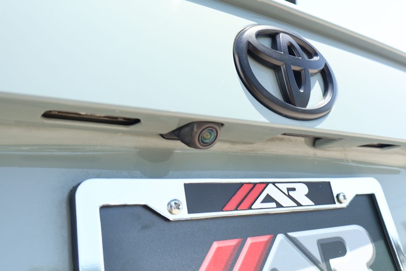 Toyota RAV4 Vehicle Full-screen Gallery Image 06