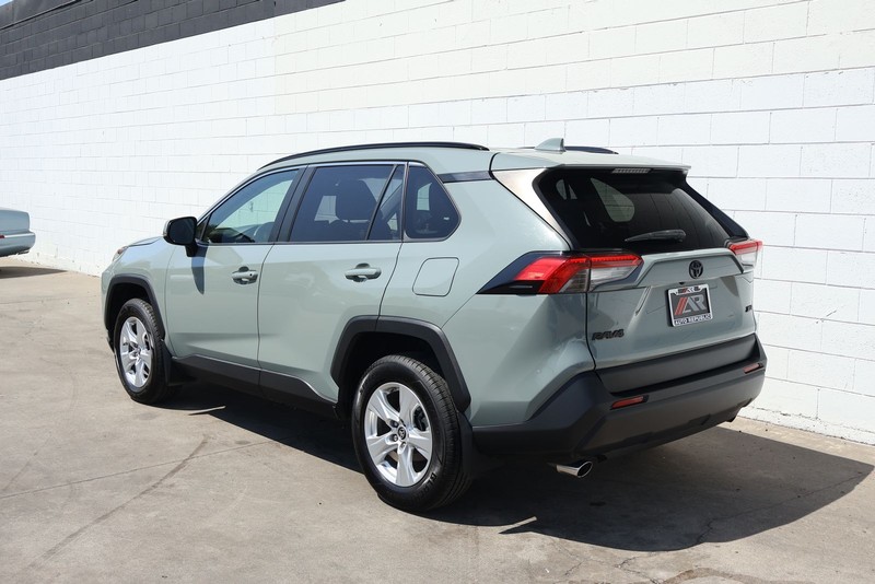 Toyota RAV4 Vehicle Full-screen Gallery Image 07
