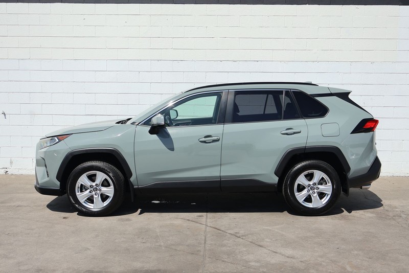 Toyota RAV4 Vehicle Full-screen Gallery Image 08