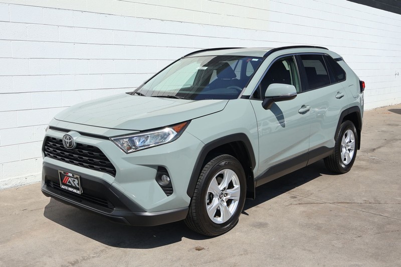Toyota RAV4 Vehicle Full-screen Gallery Image 09