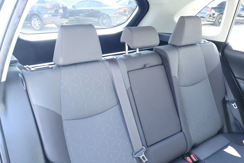 Toyota RAV4 Vehicle Full-screen Gallery Image 21